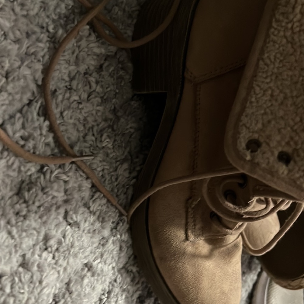 Boots - Picture 4 of 4